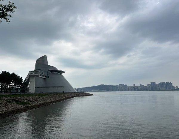 擒牛宝 部分航线停航、航班取消，澳门发出三号风球