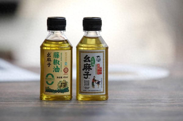 三叶草策略 幺麻子重启IPO超80%营收依赖藤椒油 赵氏家族持股68%曾隐瞒关联方被罚